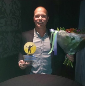 Rick Tel neemt met veel plezier de IJmond onderneemt! Award 2015 in ontvangst
